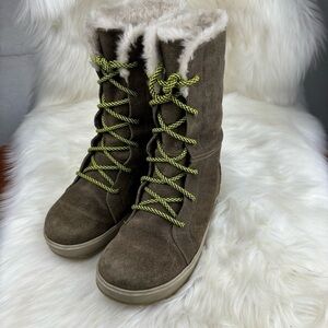 Sorel Brown Winter Boots with Green Laces